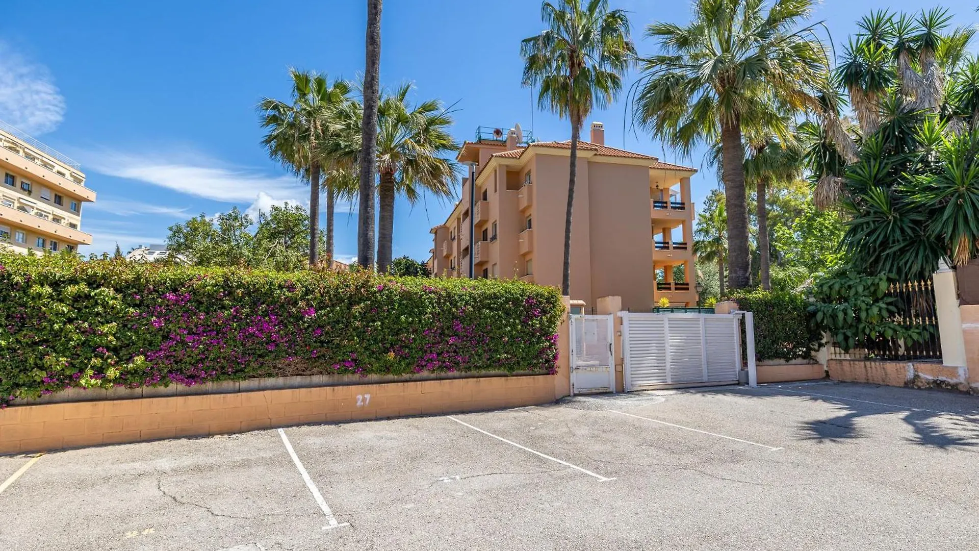 Dunas Beach Garden, Marbella 3 Beds, 100 Mts From The Sea 0*,