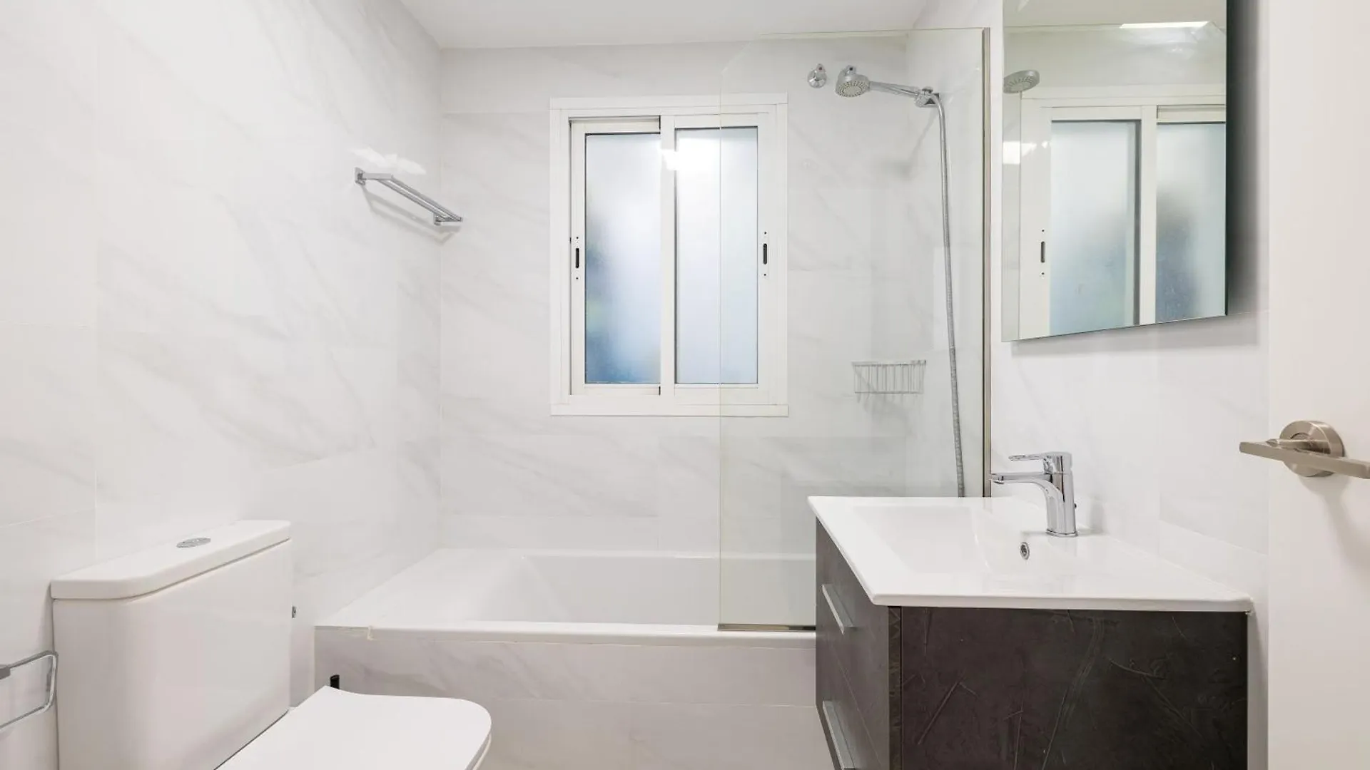 Apartment Dunas Beach Garden, Marbella 3 Beds, 100 Mts From The Sea