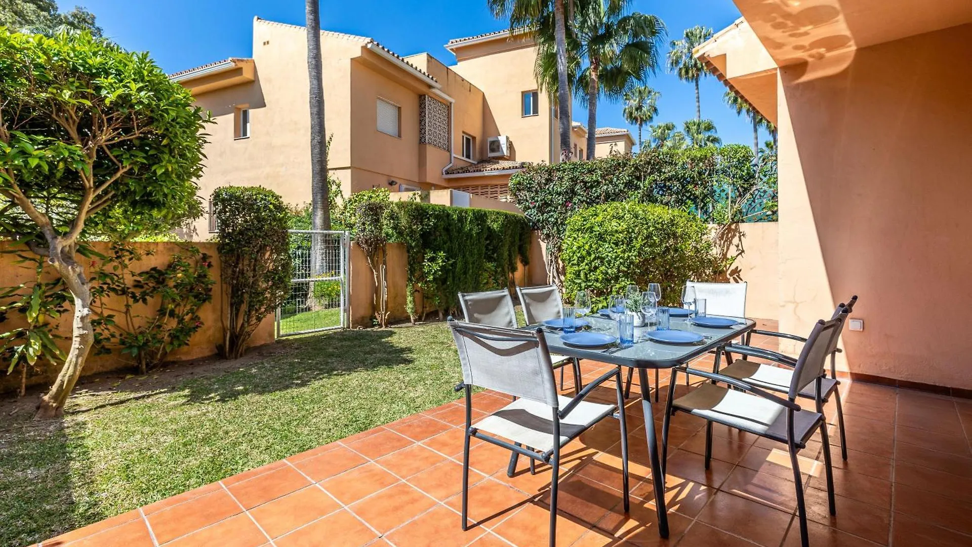 Dunas Beach Garden, Marbella 3 Beds, 100 Mts From The Sea