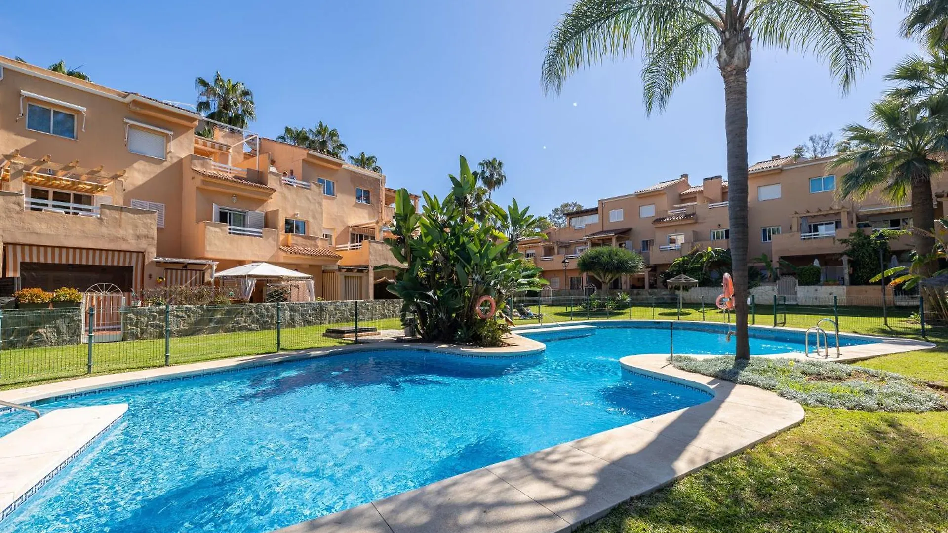Dunas Beach Garden, Marbella 3 Beds, 100 Mts From The Sea Spain