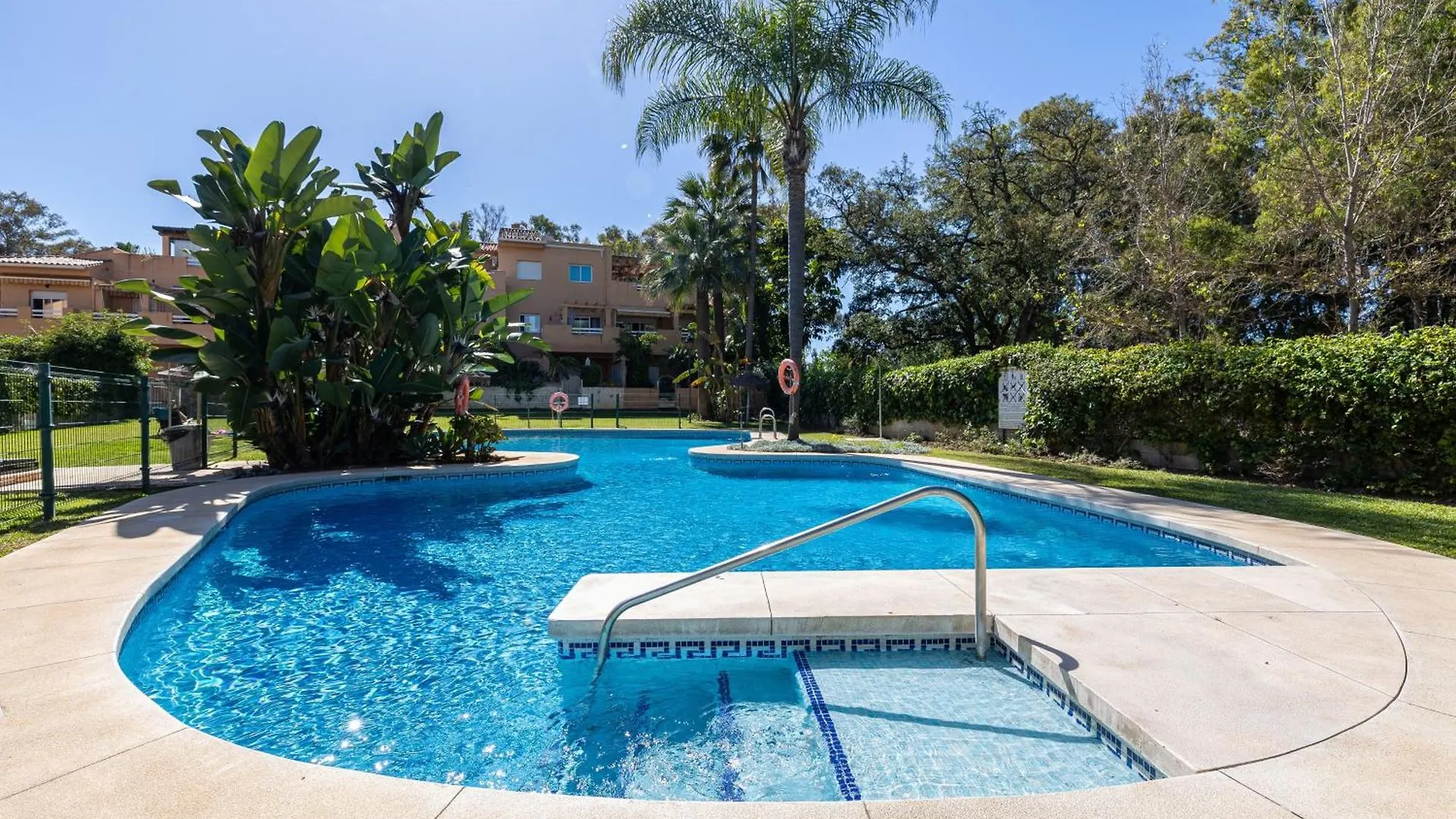Dunas Beach Garden, Marbella 3 Beds, 100 Mts From The Sea 0*,